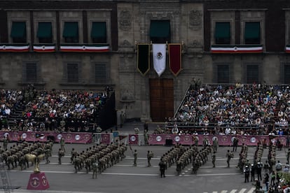 Las fuerzas armadas realizan el desfile militar con motivo del 213 aniversario del inicio de la Guerra de Independencia.