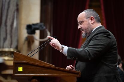 El presidente del PP de Cataluña, Alejandro Fernández, en el Parlamento catalán. Tensión en el PP al no confirmar Alberto Núñez Feijóo a Alejandro Fernández como candidato a las elecciones catalanas