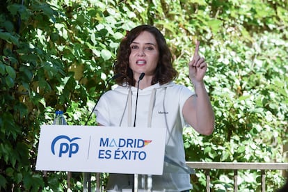 La presidenta de la Comunidad de Madrid y del Partido Popular de Madrid, Isabel Díaz Ayuso, interviene durante su visita la localidad de Ciempozuelos, a 17 de abril de 2023.