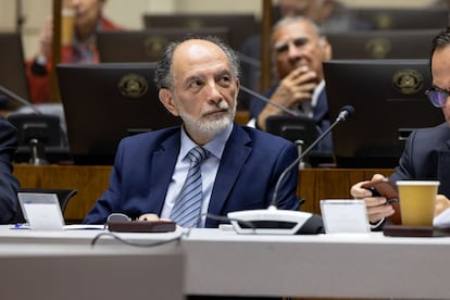 El ministro de la Corte Suprema, Sergio Muñoz Gajardo, durante la sesión de acusación constitucional en su contra, este 15 de octubre.