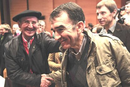 De izquierda a derecha, Tasio Erkizia, Iñigo Iruin y Rufi Etxeberria, ayer en Bilbao.