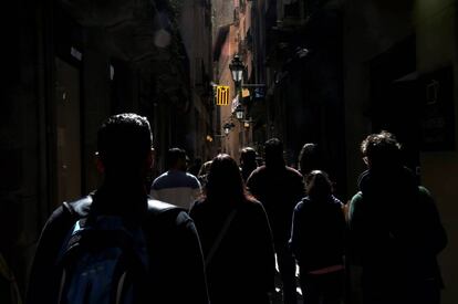 Gente en la calle en Barcelona.