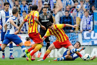 Messi es entrado por Javi lópez