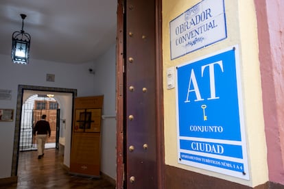 Apartamentos turísticos en el convento Santa María de Jesús, Sevilla.. 