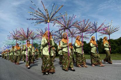Participantes en un desfile para celebrar la cultura musulmana y budista en el distrito de Yi-ngo de la provincia de Narathiwat (Tailandia).
