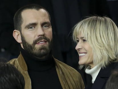 Robin Wright y Clement Giraudet en un partido de la Champions del PSG contra el Real Madrid en el Parque de los Príncipes de París el 6 de marzo de 2018.