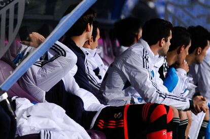 Casillas se tapa el rostro después de que el Málaga marcase un nuevo gol.