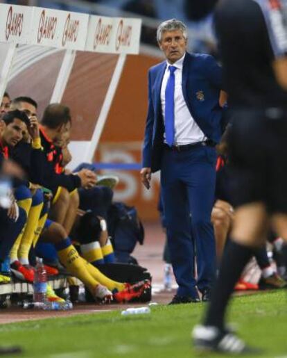 Quique Setién, durante el encuentro que perdió Las Palmas en Anoeta.