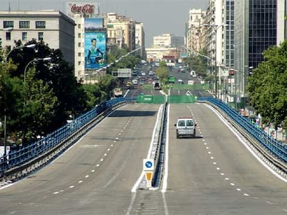 Imagen del puente que une las calles de Joaquín Costa y de Raimundo Fernández Villaverde, que hoy será abierto al tráfico.