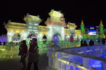 Iluminación de colores en la ciudad de hielo de Harbin. El festival anual de esculturas de nieve de Harbin (China) comenzó el 5 de enero y durará más de un mes. 