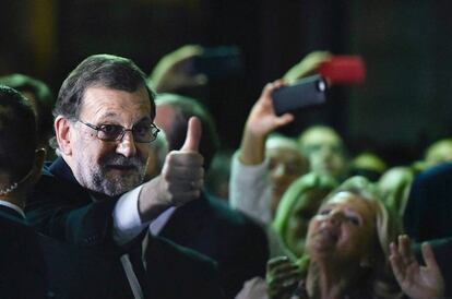 Mariano Rajoy a su salida del Congreso tras ser investido hoy presidente del Gobierno.