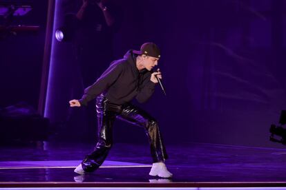 El canadiense Justin Bieber también subió al escenario a interpretar 'Peaches'.
