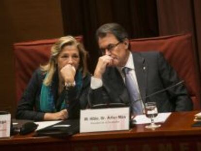 El presidente de la Generalitat catalana, Artur Mas, y su vicepresidenta, Joana Ortega.