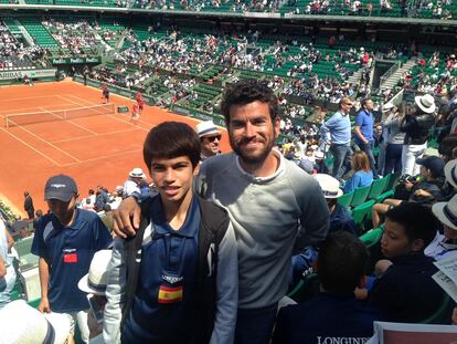 Alcaraz and Santos, in the Philippe Chatrier stands.