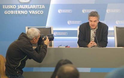 El viceconsejero de Cultura del Gobierno vasco, Joxean Muñoz, durante la rueda de prensa que ha ofrecido este miércoles en San Sebastián.