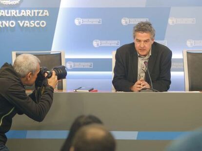 El viceconsejero de Cultura del Gobierno vasco, Joxean Muñoz, durante la rueda de prensa que ha ofrecido este miércoles en San Sebastián.