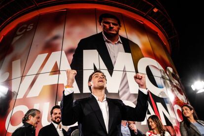 Albert Rivera, líder de Ciudadanos, celebra los resultados electorales en la sede del partido en Madrid. 