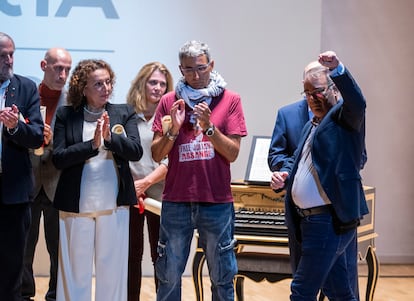 Aplauso de los patricipantes en el homenaje, este lunes en Madrid.