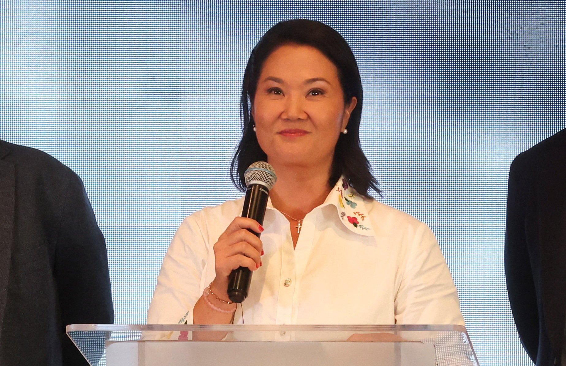 Fujimori roza la victoria en el escrutinio de las presidenciales de Perú diez días después de la votación
