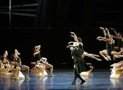 La Compañía Nacional de Danza, dirigida por Nacho Duato, durante el ensayo general.