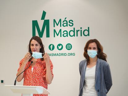 Rita Maestre (izquierda) y Mónica García en la rueda de prensa de este lunes
