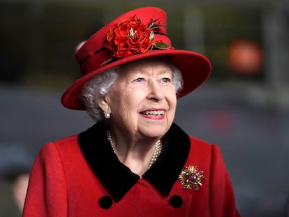 Elizabeth II, em uma visita a Portsmouth, sul da Inglaterra, em 22 de maio de 2021