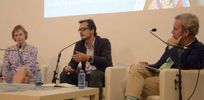 Desde la izquierda, Anne McElvoy, directora de 'The Economist', José Ignacio Torreblanca, director de Opinión de EL PAÍS y José María Areilza, Profesor de ESADE y titular de la Cátedra de Jean Monnet.