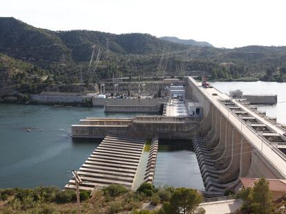 Central hidroeléctrica de Riba-Roja (Tarragona), en el río Ebro, en 2019.