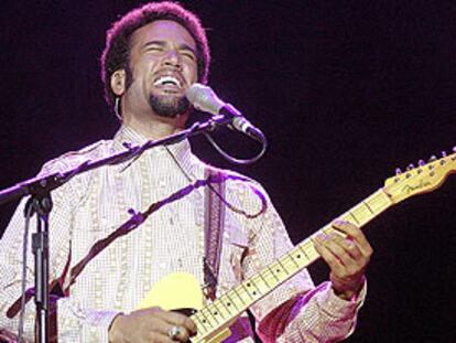 Ben Harper, durante su actuación en Festimad 2004.