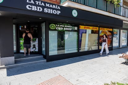 Local en la Avenida de la Universidad, en Leganés, donde hace unos meses había una librería.