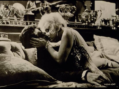 Marilyn Monroe besa a Tony Curtis en 'Con faldas y a lo loco'