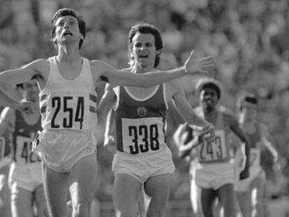 Sebastian Coe (c) gana los 1.500 metros en Mos&uacute; 1980.