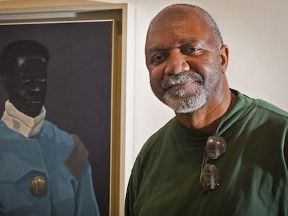 Kerry James Marshall, junto a su obra sobre el activista negro David Walker.