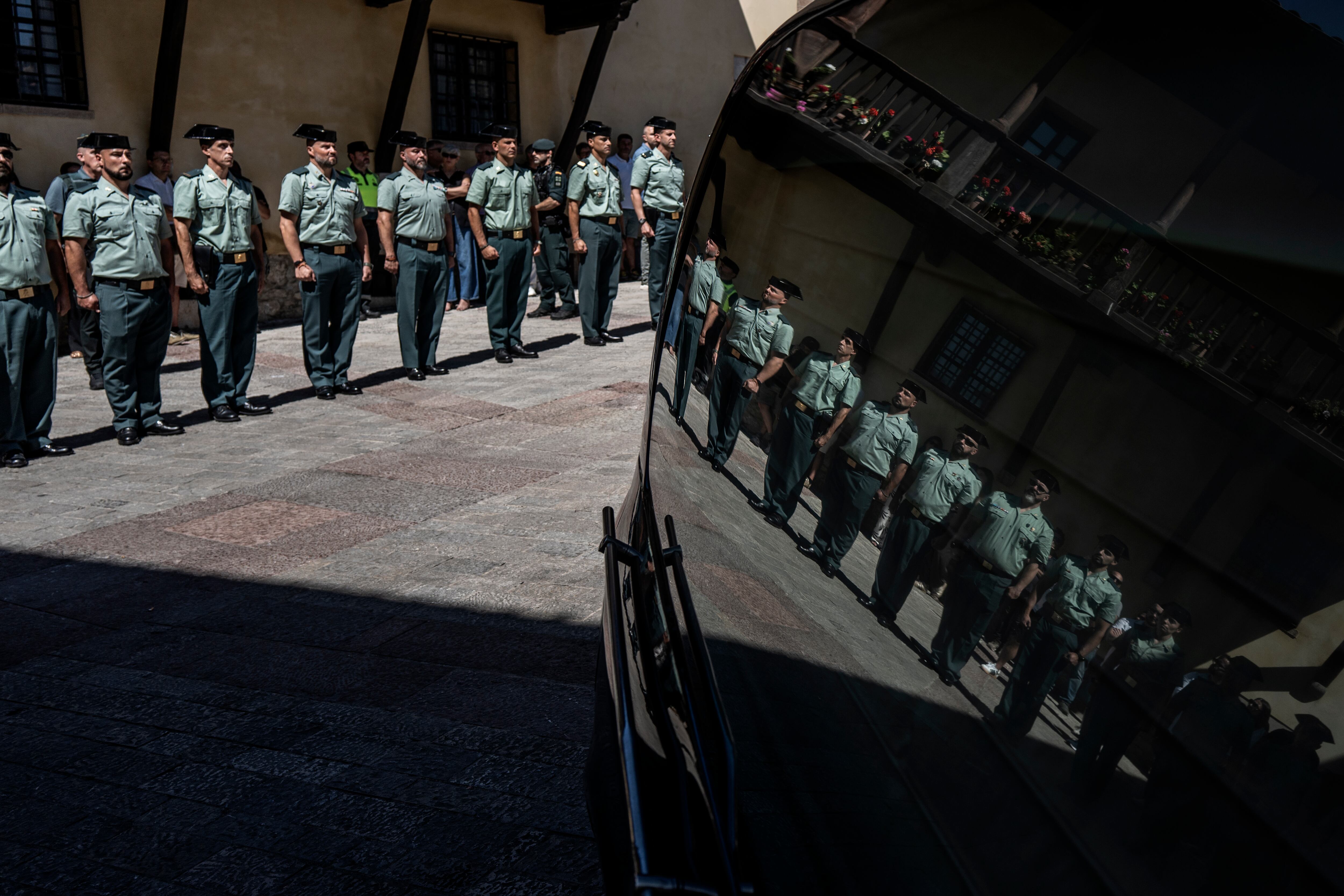Compañeros de la Guardia Civil durante el funeral de Laura, Guardia Civil asesinada por su expareja,  en Llanes, Asturias, 7 de Agosto, 2026. 