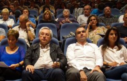 Desde la izquierda, Rebeka Ubera, Patxi Zabaleta, Jon Abril y Aintzane Ezenarro, en una asamblea nacional de Aralar en septiembre pasado.