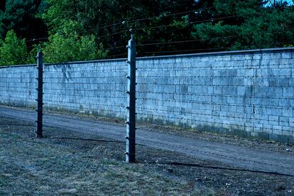 Alambradas y muros del campo de concentración de Sachsenhausen. 1936-1945.