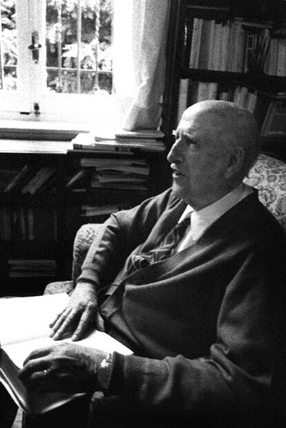 Vicente Aleixandre, días después de que la Academia sueca anunciara su premio Nobel de Literatura, en octubre de 1977.