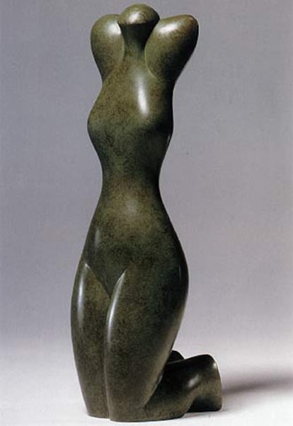 'Mujer de rodillas' (1969), de Baltasar Lobo.