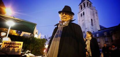 Adonis, domingo à noite em Paris.