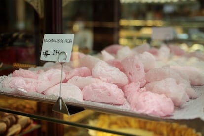 Tradicionales azucarillos a la venta en El Riojano. A.A