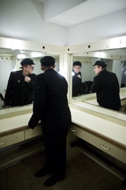 Javier Gurruchaga en un camerino del teatro La Latina.