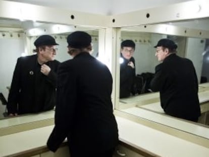 Javier Gurruchaga en un camerino del teatro La Latina.