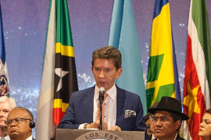 Luis Pérez en una asamblea de la Organización de los Estados Americanos en Medellín (Colombia), en 2019.