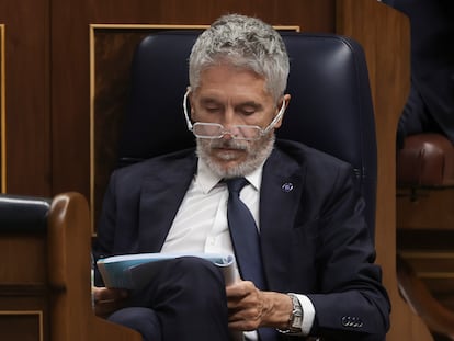 Fernando Grande-Marlaska, en el Congreso durante la primera sesión del debate de investidura de Alberto Núñez Feijóo.