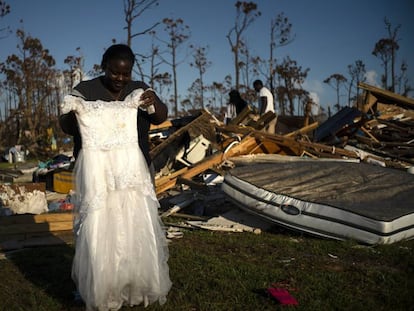 Uma das afetadas pelo Dorian, em 8 de setembro, e o que resta de sua casa destruída pelo furacão nas Bahamas.