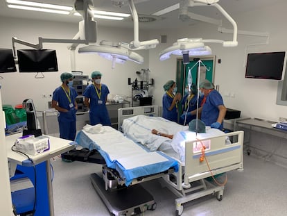 Un paciente en el bloque quirúrgico de un hospital de Salamanca.