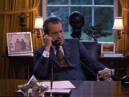 Richard Nixon, protagonista del <i>escándalo Watergate,</i> en el Despacho Oval de la Casa Blanca durante su mandato (1969-1974).