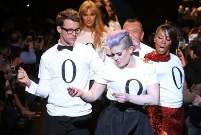 Brad Goreski, Kelly Osbourne, Joe Zee y June Ambrose, durante la Fashion For Relief.