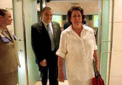 La presidenta del patronato, Rita Barberá, con Alberto Catalá.