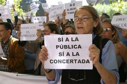 Protesta de padres de alumnos de escuelas concertadas frente al Parlamento de Cataluña, el pasado abril.